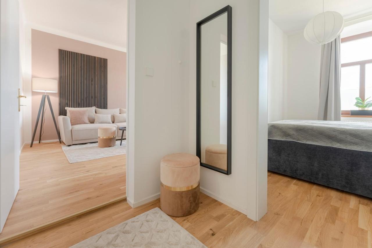 City Lounge Appartement Am Hauptbahnhof Sankt Poelten Kültér fotó