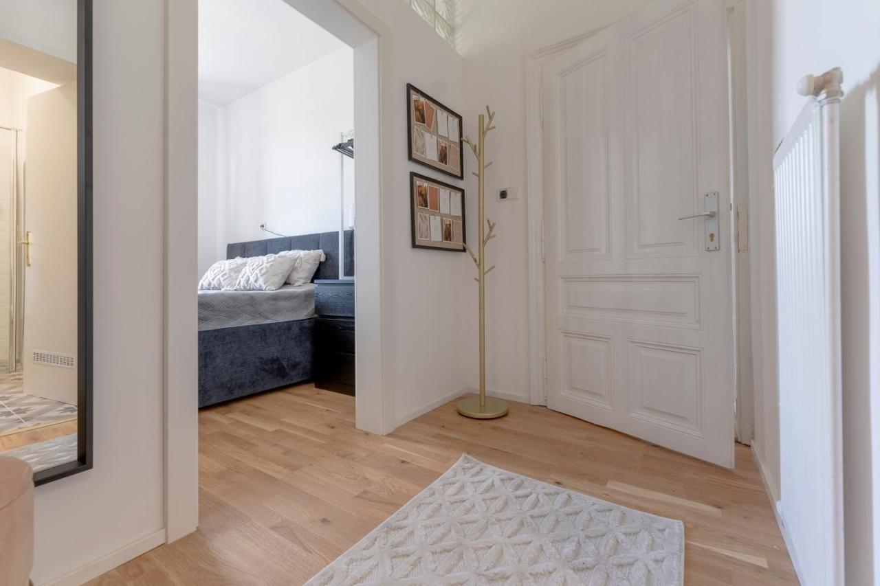 City Lounge Appartement Am Hauptbahnhof Sankt Poelten Kültér fotó